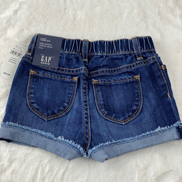 (NWT) Cute distressed babyGap Jean shorts - Picture 3 of 4